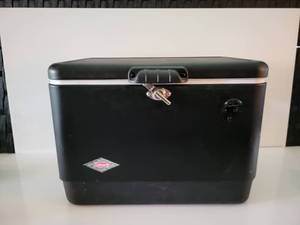 lot 68 image: Colman Cooler