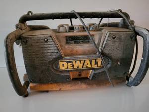 lot 75 image: DeWalt 12V-20V MAX Portable Radio