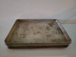 lot 86 image: Cookie Or Bar Baking Pans