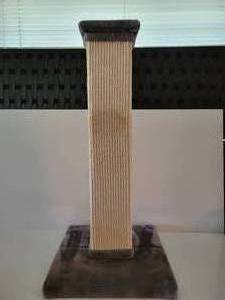lot 88 image: Frisco 33.5 Inch Sisal Cat Scratching Post