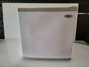 lot 91 image: Haier Mini Fridge