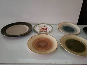 lot 102 image: Five Collectors Plates
