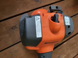 lot 113 image: Husqvarna Lawn Edge Trimmer