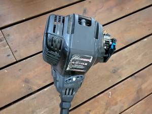 lot 114 image: 4 Cycle Hub Pro Edge Trimmer