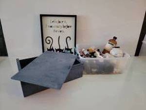 lot 127 image: Cat Lover Sign-Storage Box With Lid-Aroma Articles-Misc. Other Items