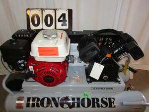 lot 4 image: Iron Horse Jobsite Wheelbarrow 20 Gallon Air Compressor