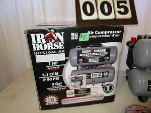 lot 5 image: Iron Horse 4 Gallon Air Compressor