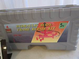 lot 24 image: Stark Tools 4-ton Hydraulic Body Frame Repair Kit
