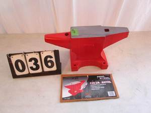 lot 36 image: Real Steel 110 lb Anvil