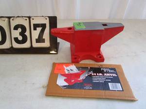 lot 37 image: Real Steel 24 lb Anvil