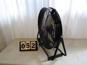 lot 52 image: Extreme Power 24 Drum Fan