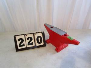 lot 220 image: Real Steel 55 lb Anvil