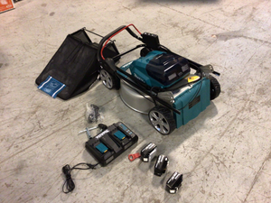 lot 107 image: Makita 18 in. 18-Volt X2 (36-Volt) LXT Lithium-Ion Cordless Walk Behind Push Lawn Mower Kit with 3 Batteries only see pictures customer return