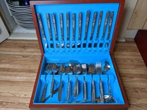 lot 341 image: Assortment of Knifes, Spoons and Forks with Wooden Case