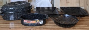 lot 357 image: Assortment of (5) Graniteware Oval Roasters and Strainers