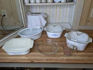 lot 348 image: Assortment of Baking Dishes Pyrex, CorningWare and Anchor Hocking