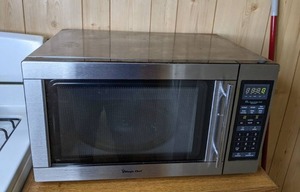 lot 352 image: Magic Chef 1.6 Cu. Ft. Countertop Stainless Microwave