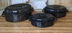 lot 358 image: Set of (3) Graniteware Oval Roasters with Dome Lids