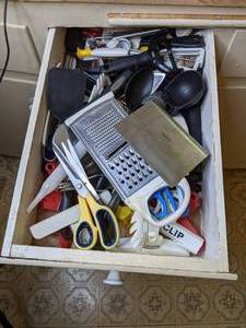 lot 359 image: Assortment of Kitchen Utensils Spatulas, Ladles, Grater, Cheese Cutter, Pizza Cutter, Bag Clips, Scissors and More