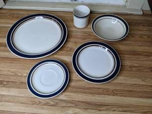 lot 342 image: Large Vintage Collection of Sabina Fashion Collection Stone Ware Dinnerware Bowls, Cups, Plates and More