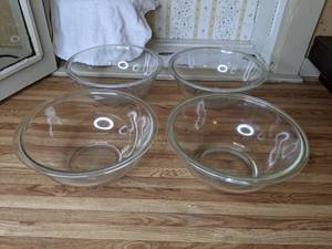 lot 345 image: Set of (4) Pyrex Glass Mixing Bowls