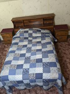 lot 331 image: Wooden Bookcase Headboard with Frame and Two Matching 2-Drawer Nightstands