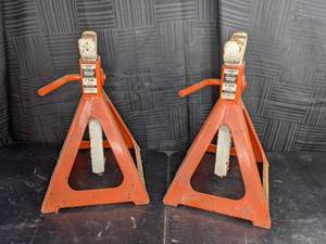 lot 55 image: Winner Series Heavy Duty 5-Ton VehicleJack Stands