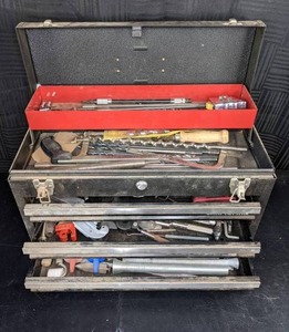 lot 32 image: Craftsman 3 Drawer Rally Portable Chest with Tools