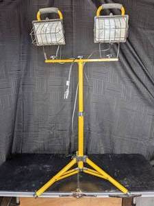 lot 17 image: Twin Head Work Light with Adjustable Tripod