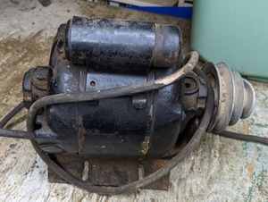 lot 89 image: Vintage GE AC Motor