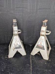 lot 75 image: Pair of Sears 4 Ton Jack Stands
