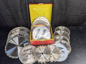 lot 26 image: Assortment of Circular Saw Blades with Case