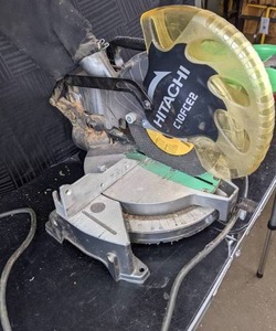lot 6 image: Hitachi 10 Compound Miter Saw