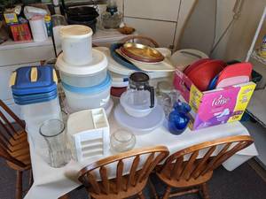 lot 210 image: Assortment of Kitchen Accessories Containers, Plastic Lids, Jars, Mixing Bowls, Vases and Much More