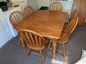 lot 212 image: Wood 7-Piece Rectangle Dining Set