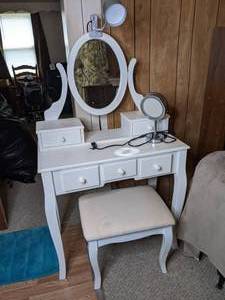 lot 203 image: Vanity Set with Mirror & Stool Dresser Table with 5 Drawers