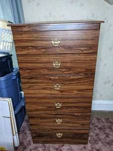 lot 333 image: Tall 6-Drawer Wood Dresser