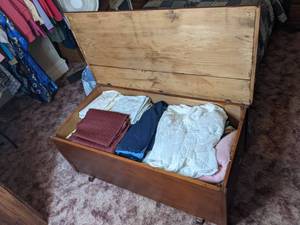 lot 334 image: Solid Wood Hope Chest with BlanketsBedding