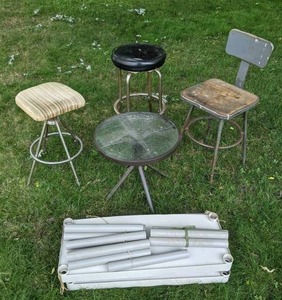 lot 131 image: Set of (3) Vintage Chairs, (1) Small Patio Table, & Plastic Shelf