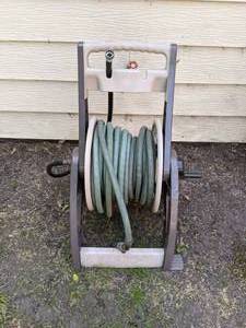 lot 113 image: Suncast Hosemobile Hose Reel Cart, Mocha and Taupe
