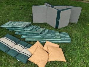 lot 127 image: Outdoor Cushions and Pillows