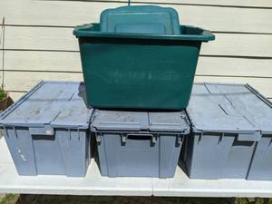 lot 252 image: Assortment of (4) Contico and Borneo Storage Bins