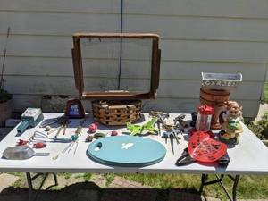 lot 271 image: Miscellaneous Garden Items