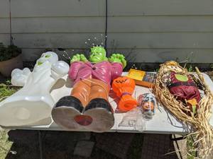 lot 268 image: Collection of Halloween Free Standing Dcor Frankenstein , Ghost, Scarecrow and More