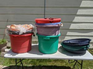 lot 265 image: Collection of (7) Storage Tubs with Handles in Assorted Colors