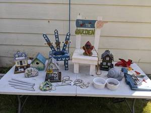 lot 276 image: A Variety of Garden Ornaments