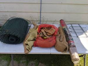 lot 274 image: Gardening Supplies for Winterizing your Plants