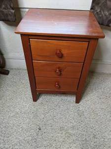 lot 387 image: Small Wood Nightstand with (3) Drawers