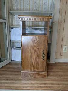 lot 389 image: Small Wood Shelf Unit with Door