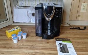 lot 367 image: iCoffee Davinci Single Serve Coffee Brewer, (5) Single Serve Cups, and Celestial Seasonings Chai Tea